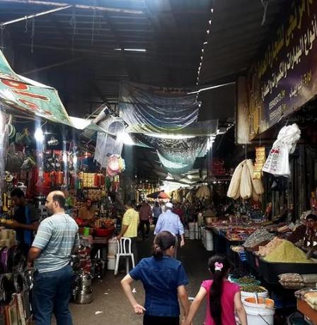 صحافية لراية: انتعاش نسبي بأسواق غزة بعد إعادة فتح معبر كرم أبو سالم