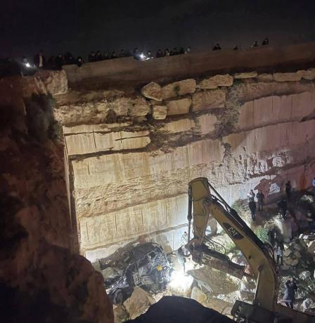 مصرع مواطنين وإصابة خطيرة لثلاثة آخرين بحادث سير في بني نعيم