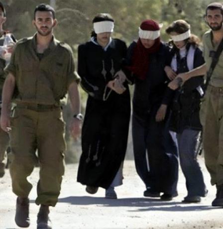 قوات الاحتلال تعتقل سيدتين من باحات المسجد الأقصى