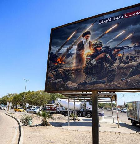 الجيش الإسرائيلي يقصف بشمال طهران وإيران تُطلق 10 دفعات من الصواريخ