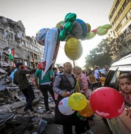 خاص| كيف حاول أهالي غزة صناعة فرحة العيد رغم الجراح!
