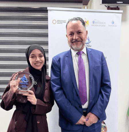 طالبة جامعة بيرزيت جنات جمال تفوز بالمركز الأول في فئة الباحثة بجائزة "المياه والمرأة"