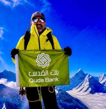 من قمم الهملايا إلى إيفرست.. سفير بنك القدس مصطفى سلامة يحمل رسالة أطفال غزة