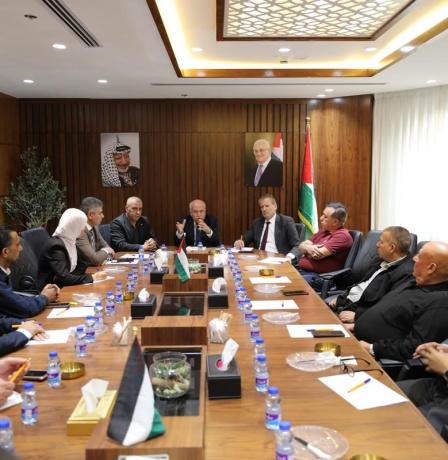وزير الاقتصاد الوطني يبحث مع الفعاليات الاقتصادية في جنين الوضع الاقتصادي في المحافظة