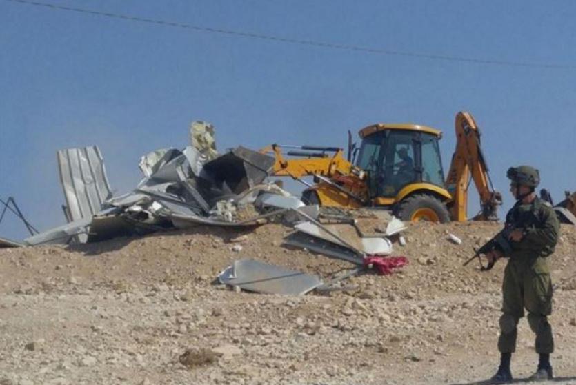 الاحتلال يهدم بركس - ارشيف 