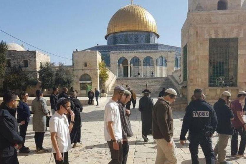 مستوطنون خلال اقتحام المسجد الاقصى