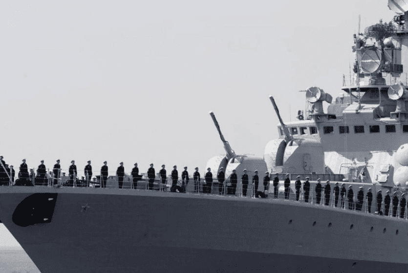 سفينة حربية