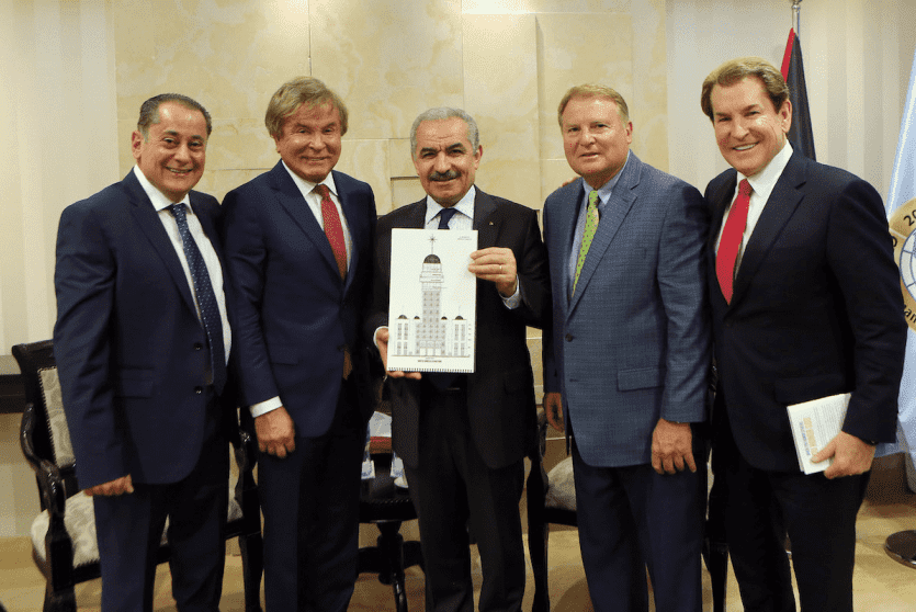 اشتية يستقبل وفدا من الكنيسة الإنجيلية في امريكا