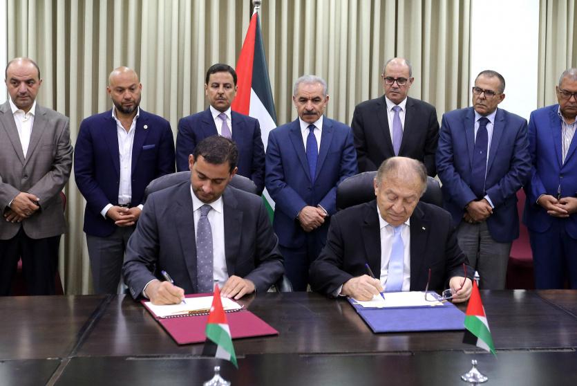 جانب من توقيع الاتفاقيات 