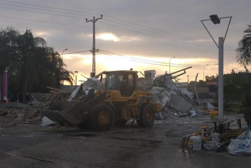 هدم  المبنى في طمرة