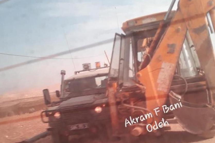 الاحتلال يستولي على جرافة جنوب طوباس