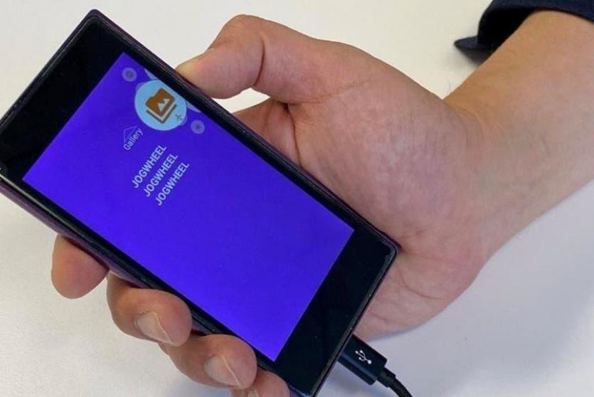 هاتف من دون أزرار