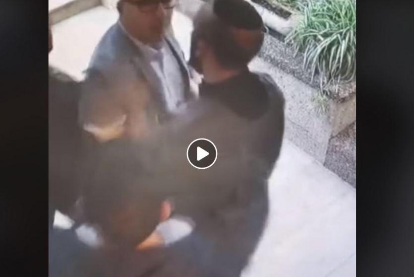 لحظة اعتقال وزير شؤون القدس