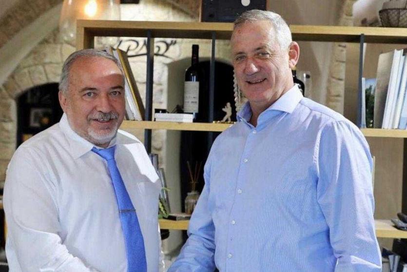 غانتس يلتقي ليبرمان غدا ويعلن نيته تقديم تنازلات