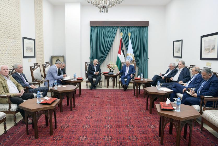 الرئيس خلال استقباله حنا ناصر