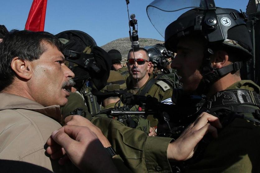 اعتداء جنود الاحتلال على  زياد ابو عين 