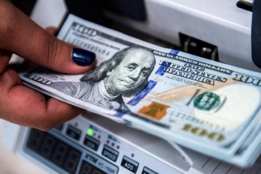 ارتفاع طفيف للدولار بعد قرار مساءلة ترامب