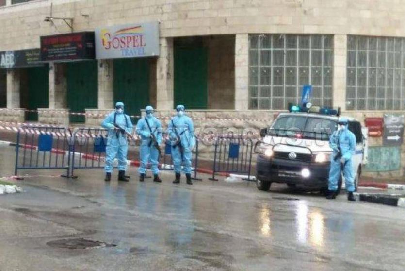 عناصر من الشرطة بزي وقاي