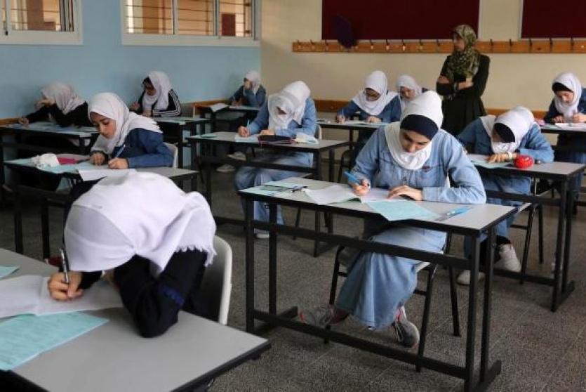 طالبات الثانوية العامة 