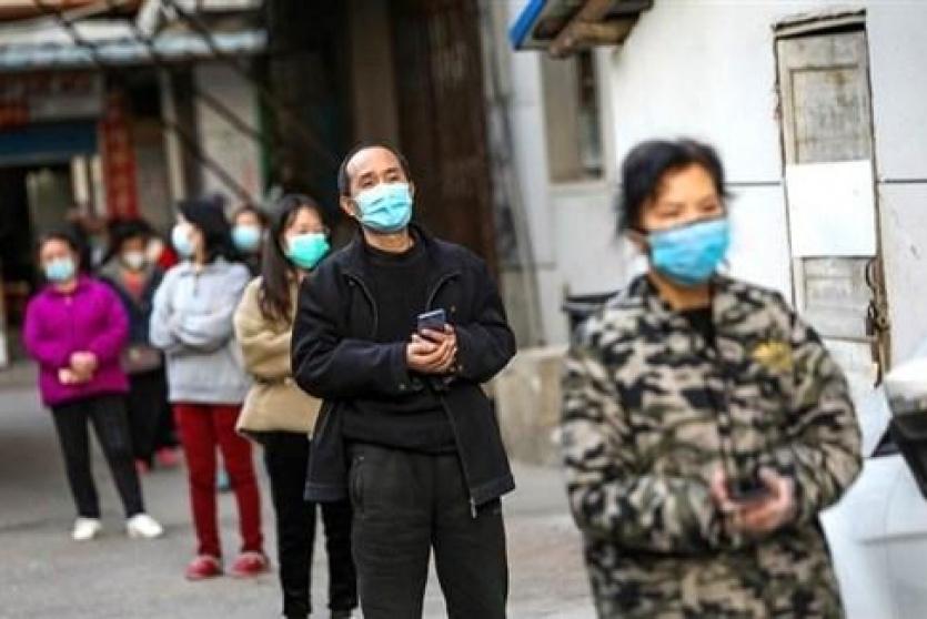 صينيون يرتدون كمامات