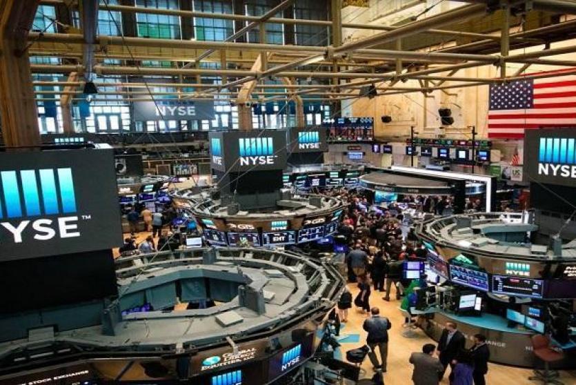 متعاملون أثناء التداول في البورصة الأمريكية