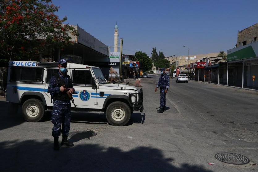 حاجز للامن الفلسطيني 