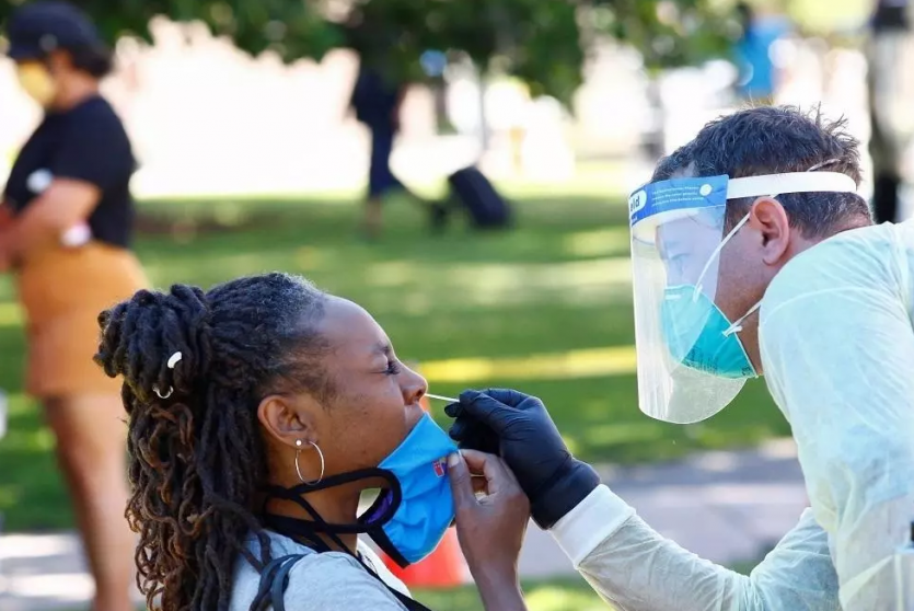 اخذ عينة  فحص لكورونا 