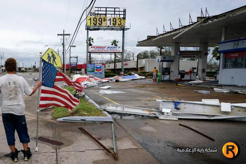 اعصار  لورا