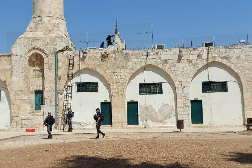 (محدث) الاحتلال يقتحم مؤسسة بيت مال القدس 