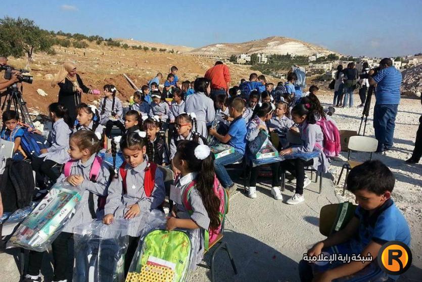 طلاب مدارس أجرهم الاحتلال على الدراسة خارج مدرستهم - ارشيف