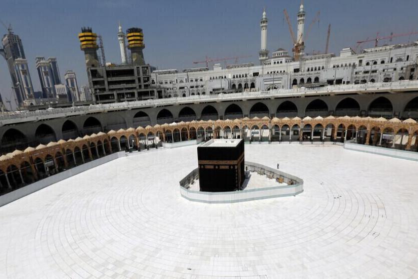 الكعبة المشرفة خالية بسبب كورونا 