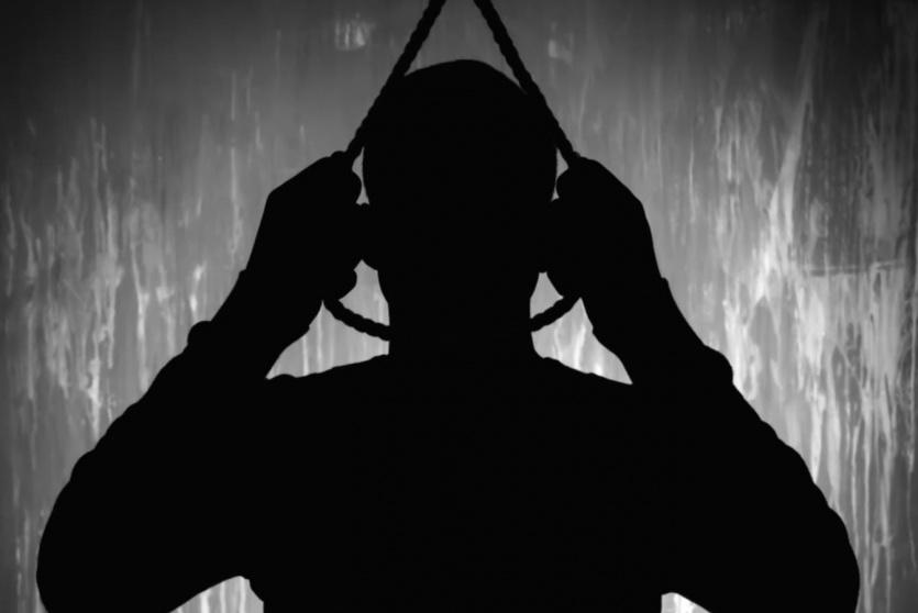 انتحار شنقا