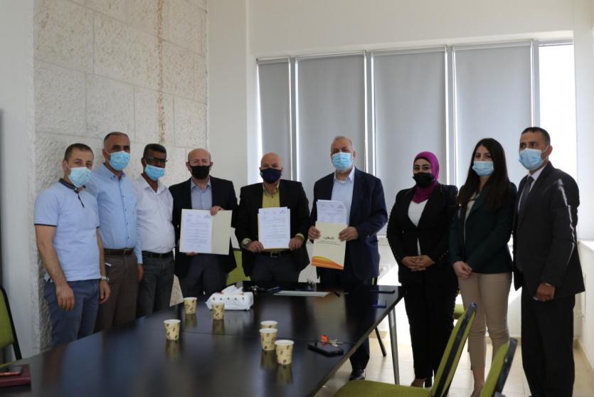 جانب من توقيع الاتفاقية 