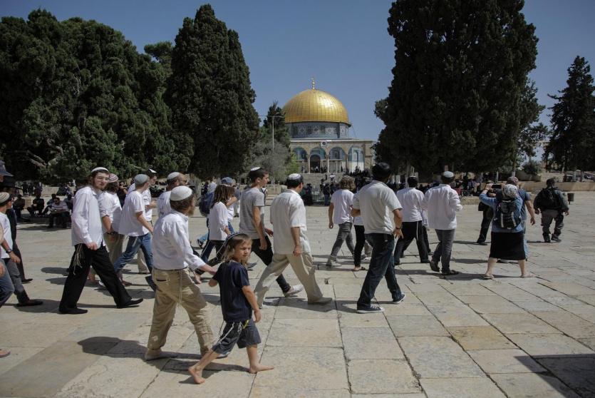 مستوطنون يقتحمون الاقصى 