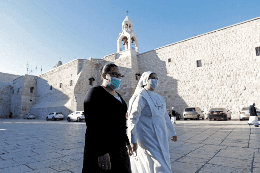 مواطنون يرتدون كمامات في بيت لحم 
