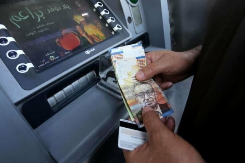 صرف رواتب الموظفين اليوم