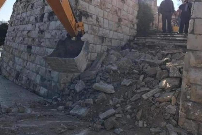 أعمال تجريف قرب مدخل المقبرة اليوسفية