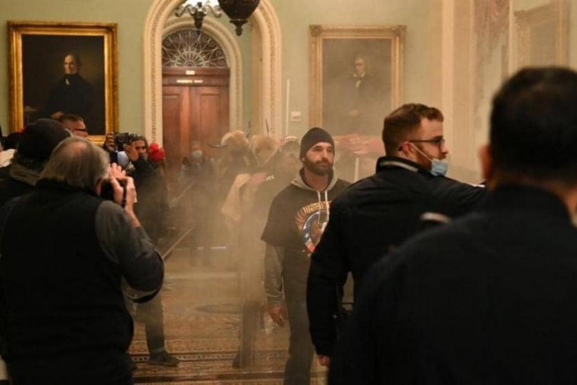 أنصار ترامب خلال اقتحامهم الكونغرس