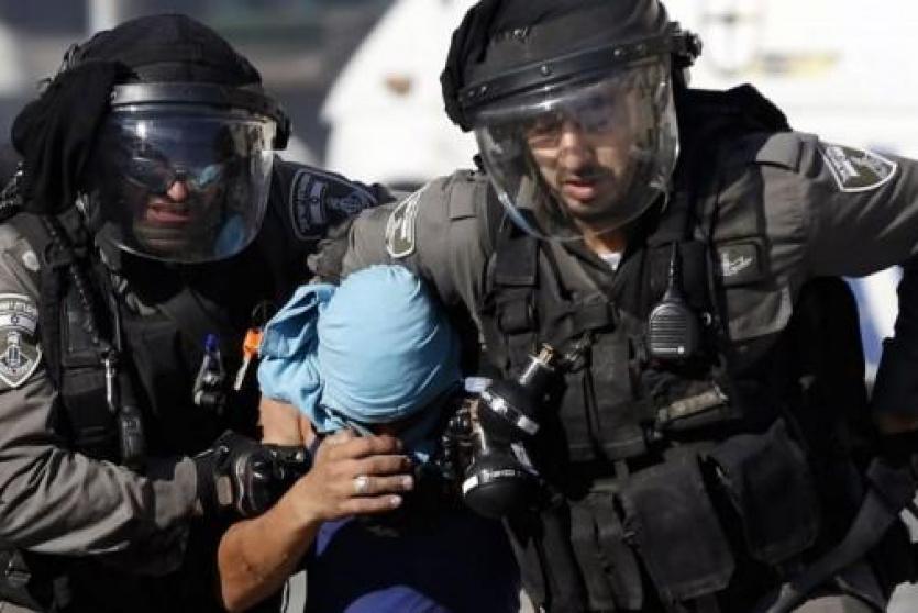 قوات الاحتلال تعتقل مواطنا - ارشيف