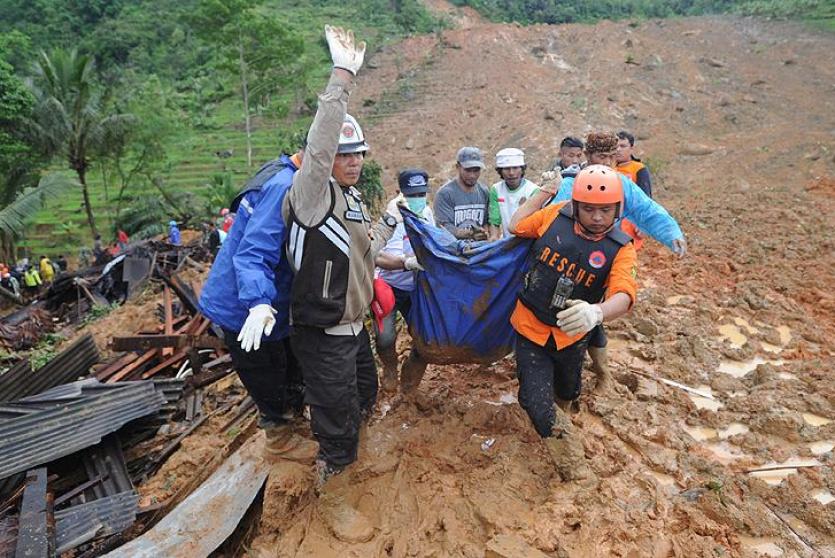 انهيار أرضي في إندونيسيا - ارشيف