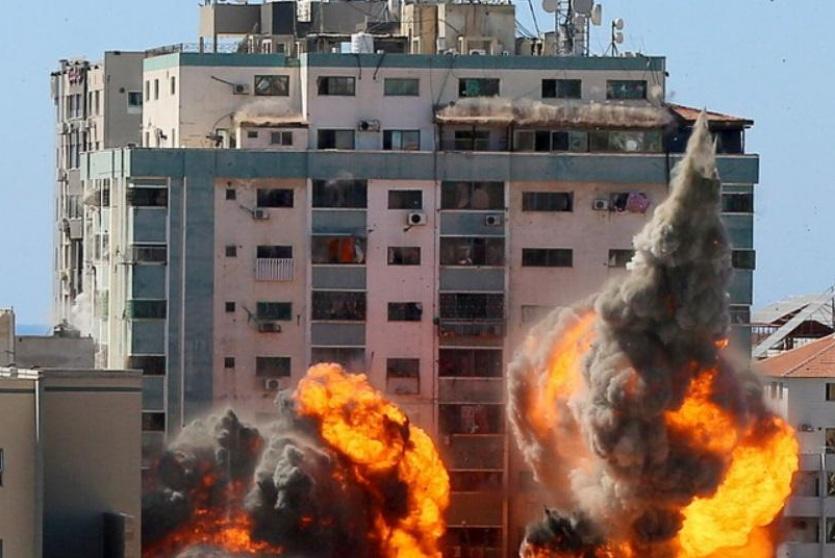 لحظة تدمير برج الجلاء