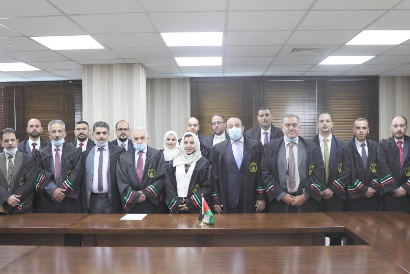 13 قاضيا جديدا