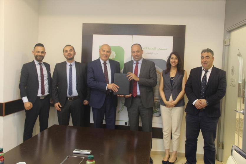 جانب من توقيع الاتفاقية