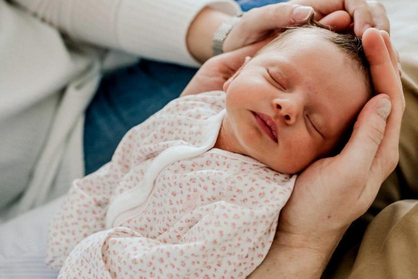 طفل حديث الولادة - تعبيرية