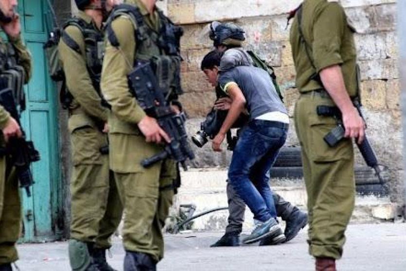 اعتقال شاب -أرشيف-