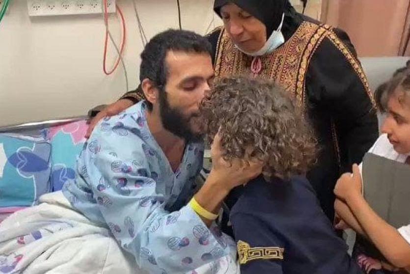 لحظة لقاء الأسير بعائلته