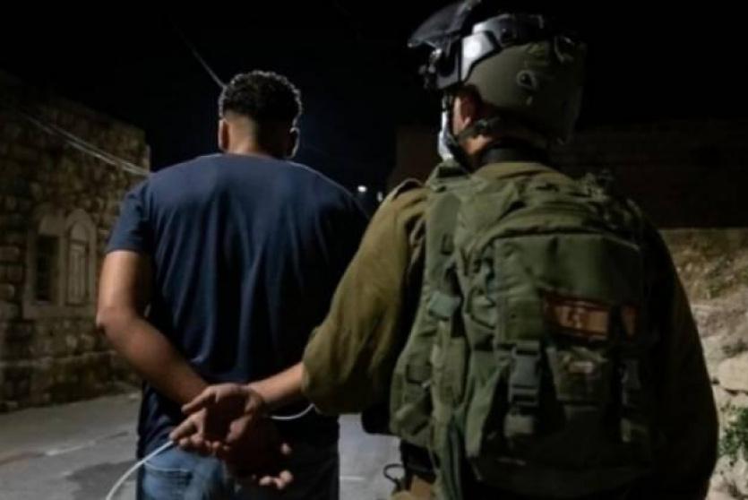 الاحتلال يستدعي شابا -أرشيف-