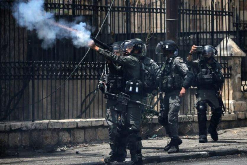 قوات الاحتلال الإسرائيلي تطلق الرصاص الحي تجاه المواطنين الفلسطينيين