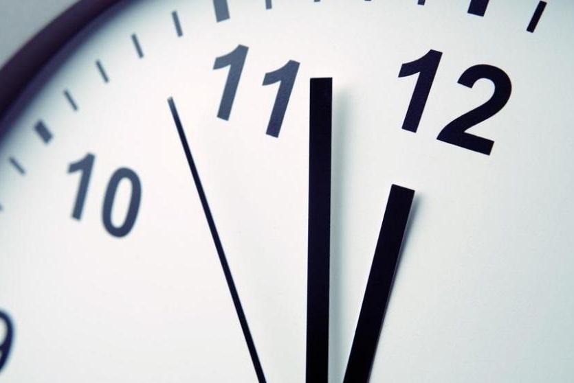 ساعة حائط - تعبيرية