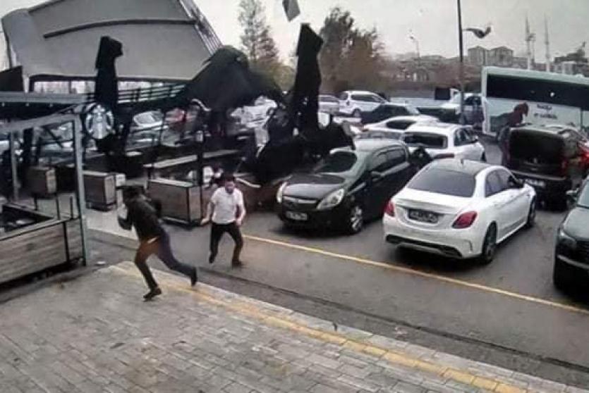 آثار العاصفة في اسطنبول